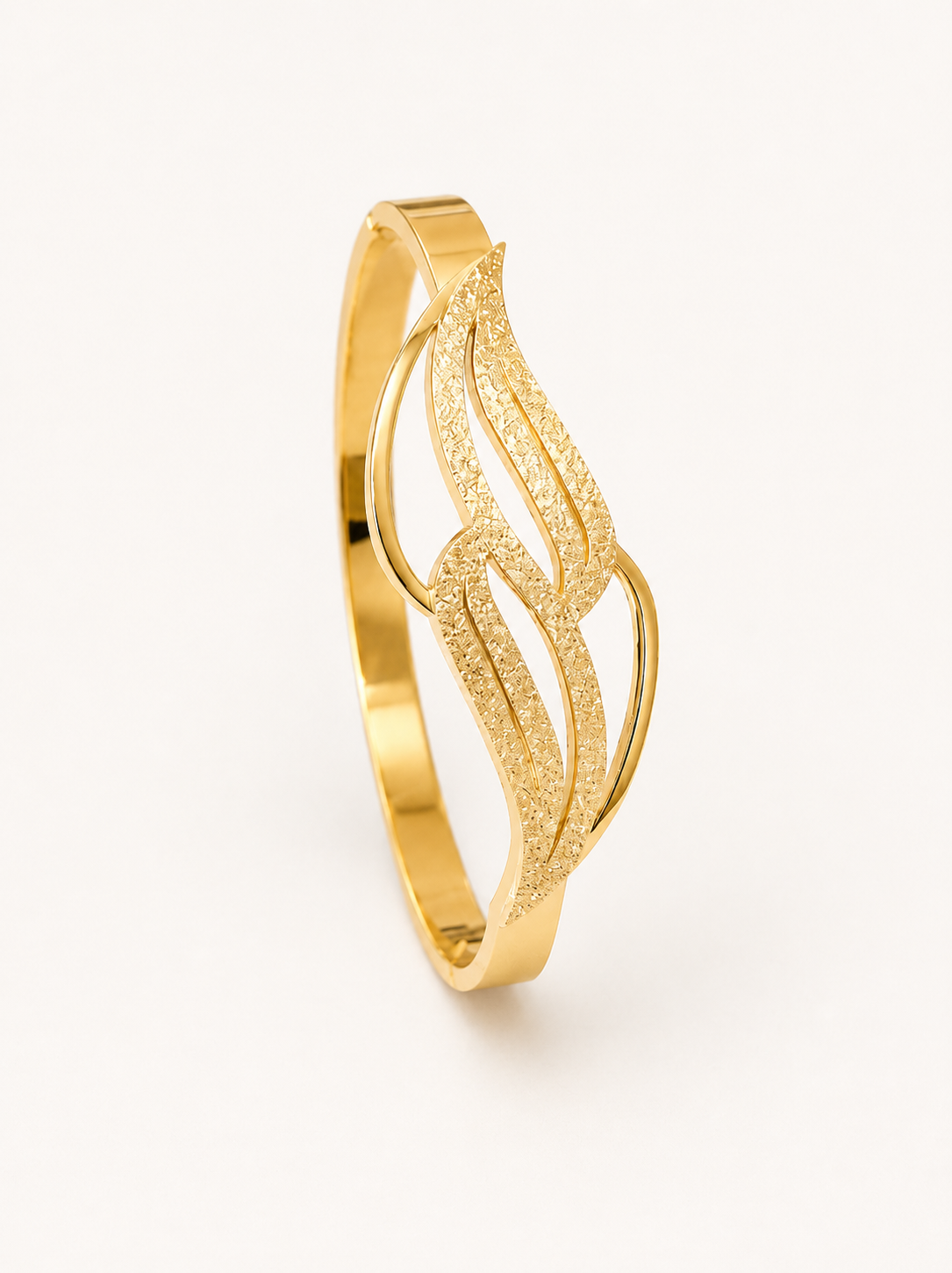Graceful Golden Leaf Bracelet 💛