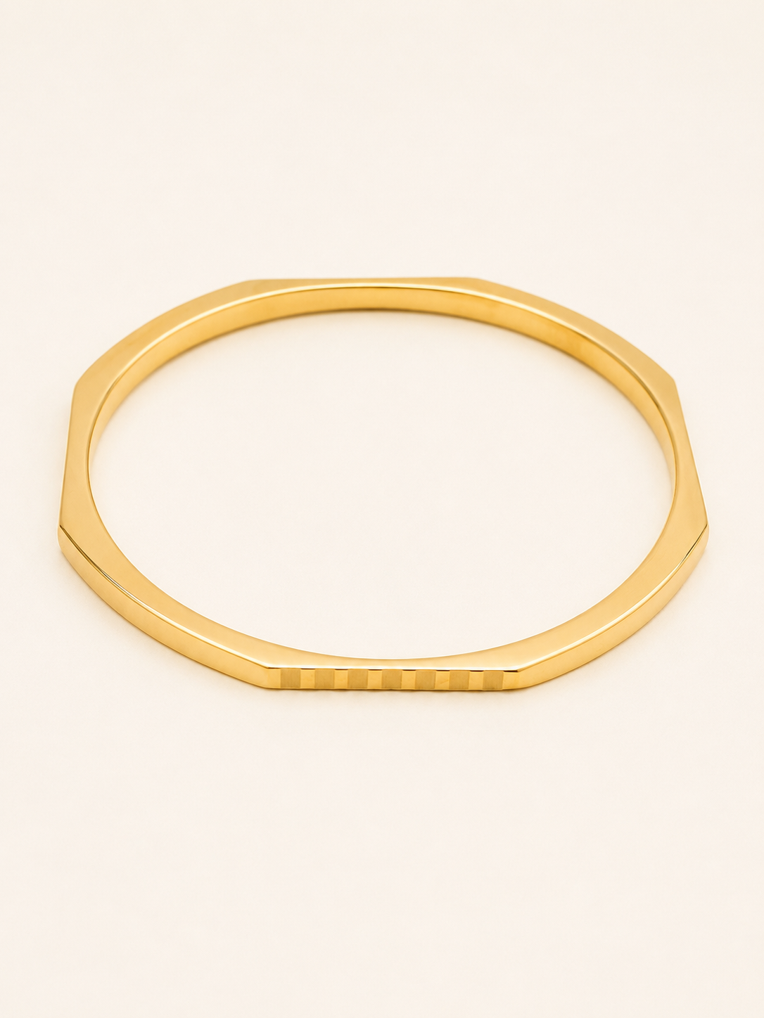 Minimal Golden Curve Bracelet 🟡